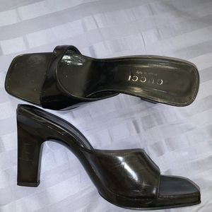 Gucci black sandals size 7.5